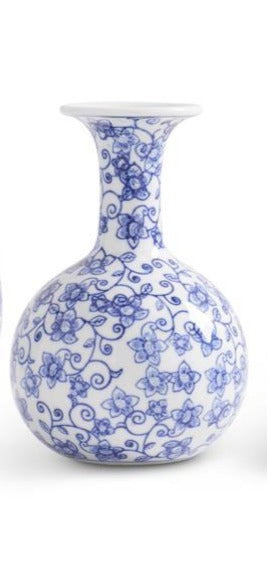 BLUE AND WHITE PORCELAIN CHINOISERIE BUD VASES, Medium