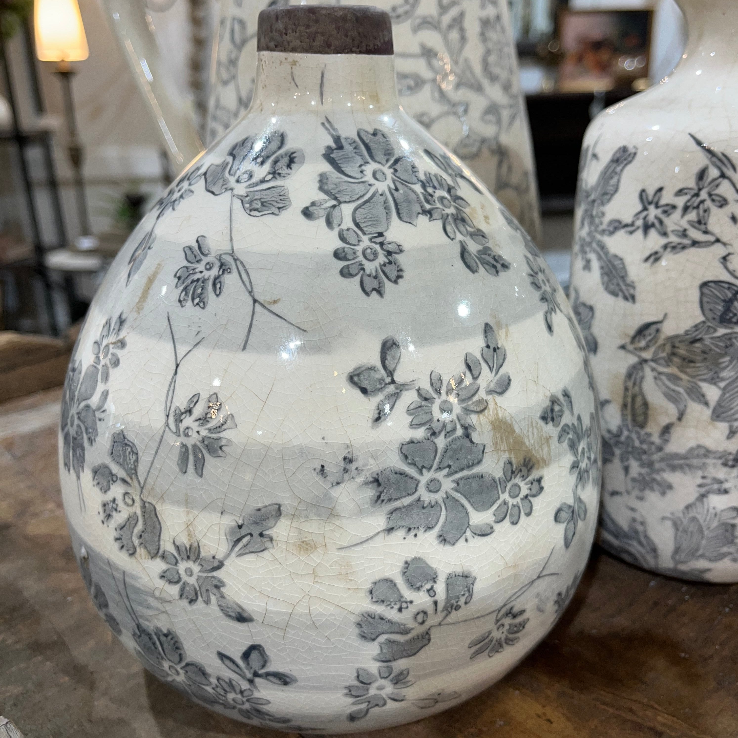 CERAMIC CREAM CRACKLE W/GRAY FLORAL VASES, 7.5