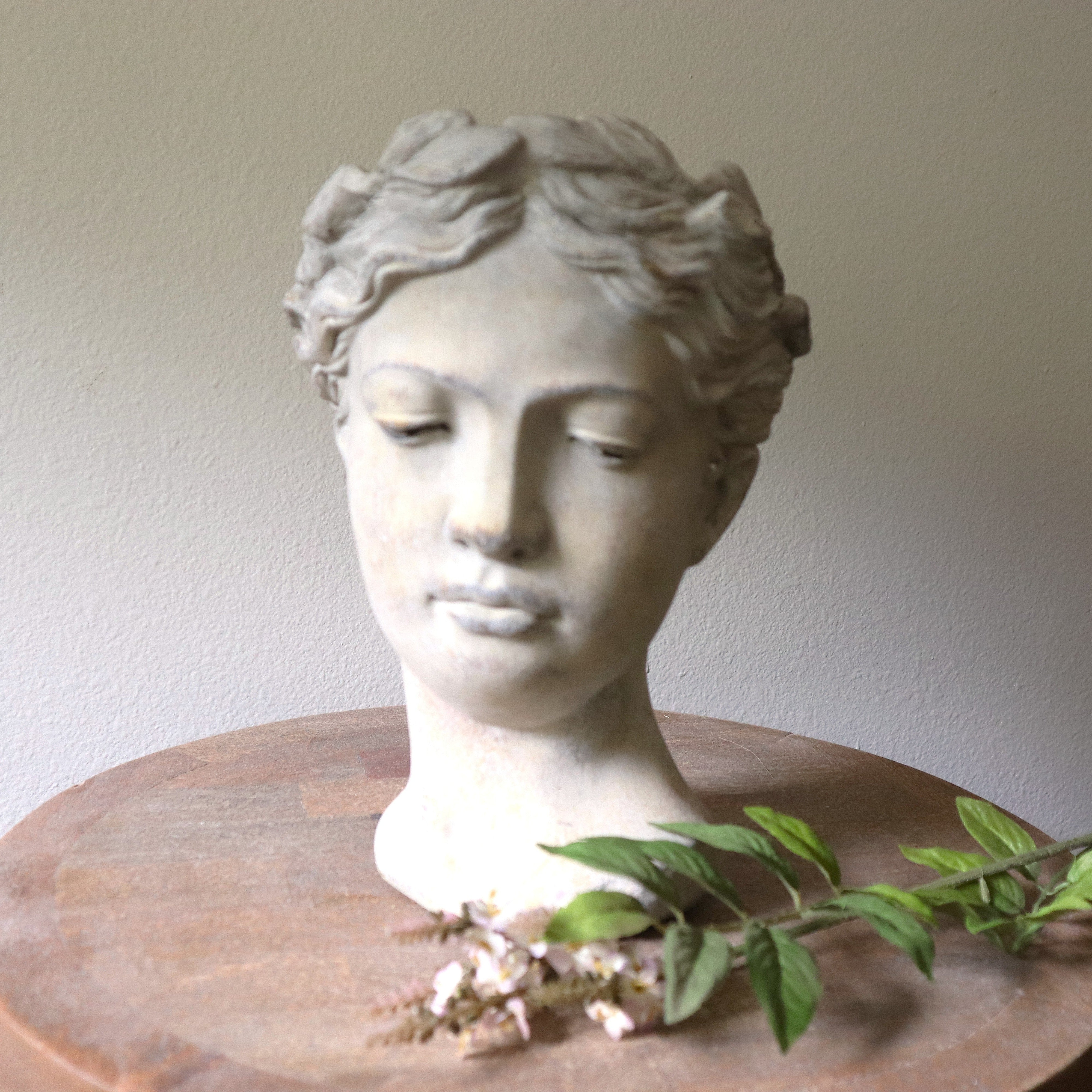 GODDESS HEAD PLANTER DRIFTWOOD GREY