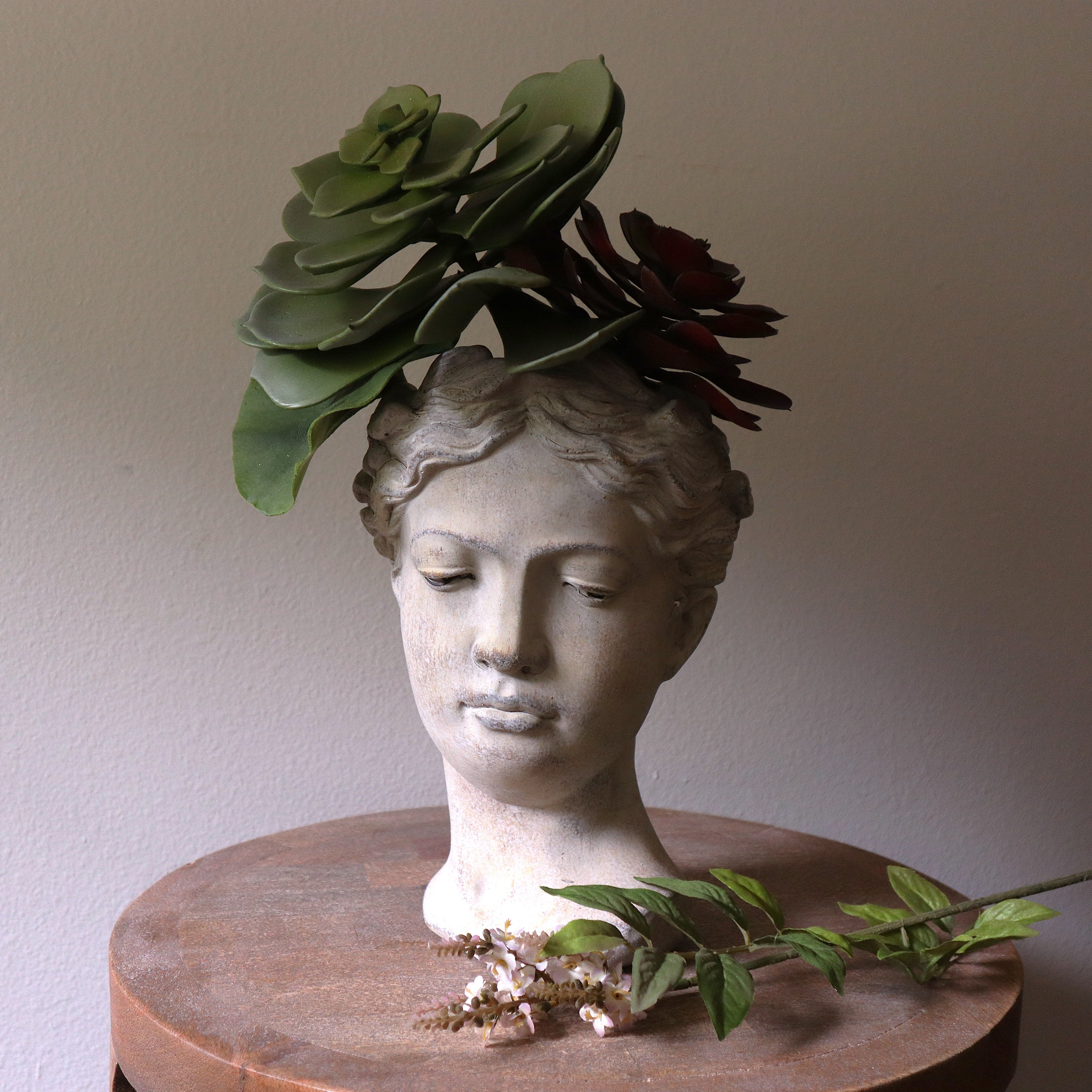 GODDESS HEAD PLANTER DRIFTWOOD GREY