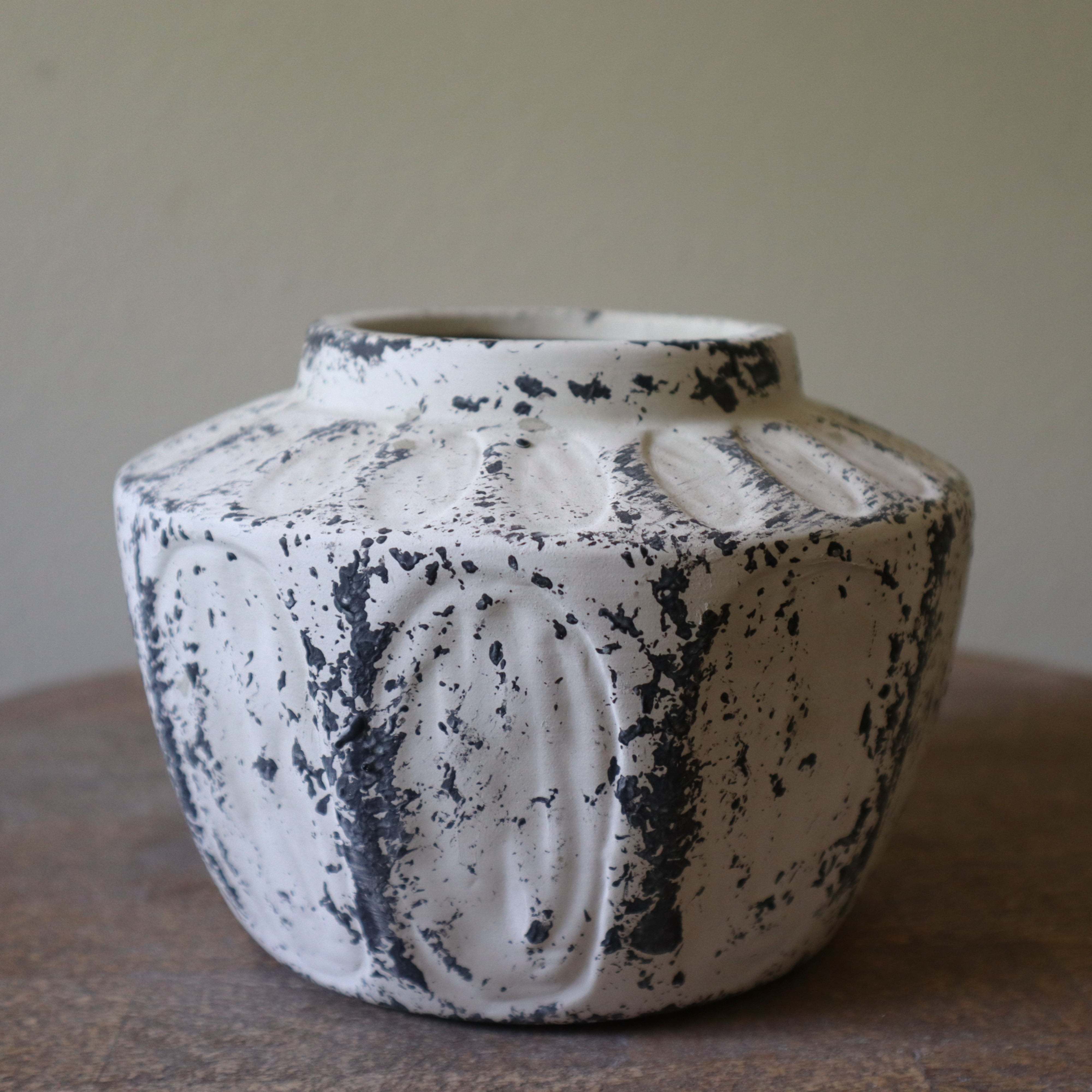 Terracotta Pot Off White