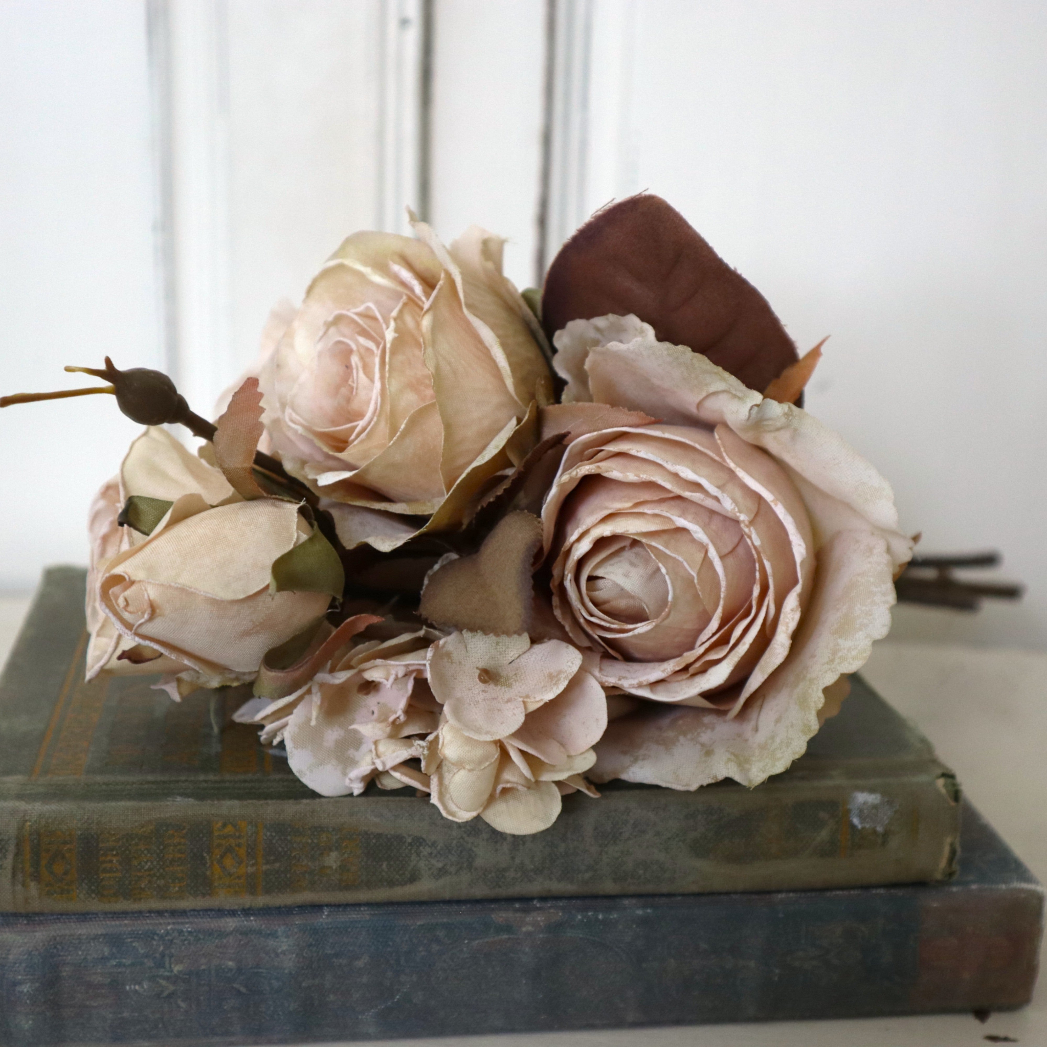 Cream Dried Look Rose Bundle