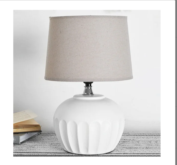 WHITE PETAL PATTERN LAMP