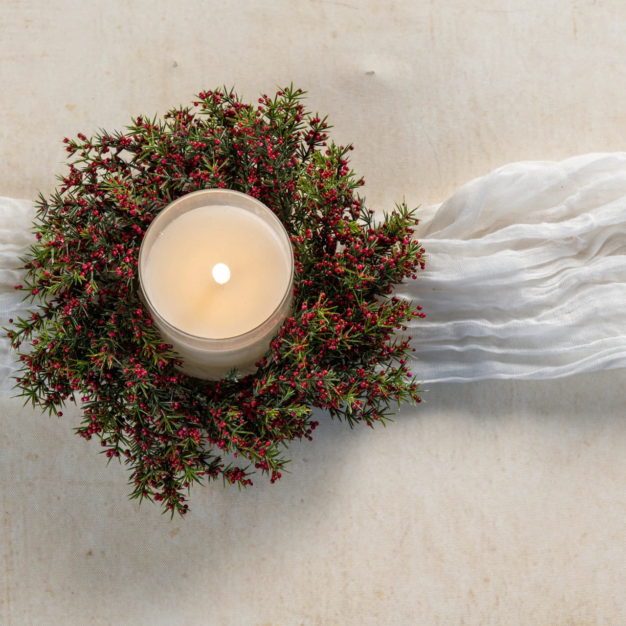 ASPARAGUS FERN & BERRY CANDLE RING