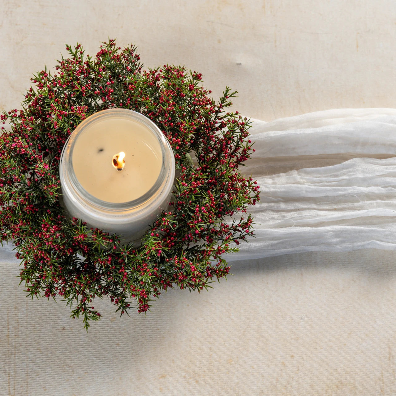 ASPARAGUS FERN & BERRY CANDLE RING