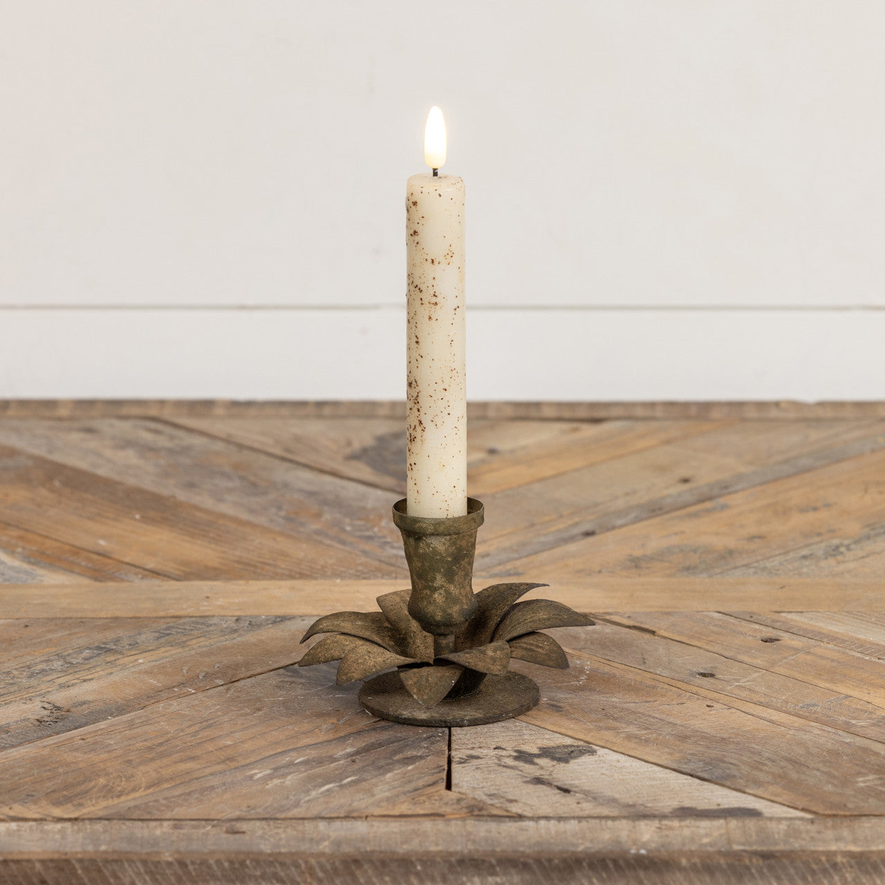 BLOOM TAPER CANDLE HOLDER