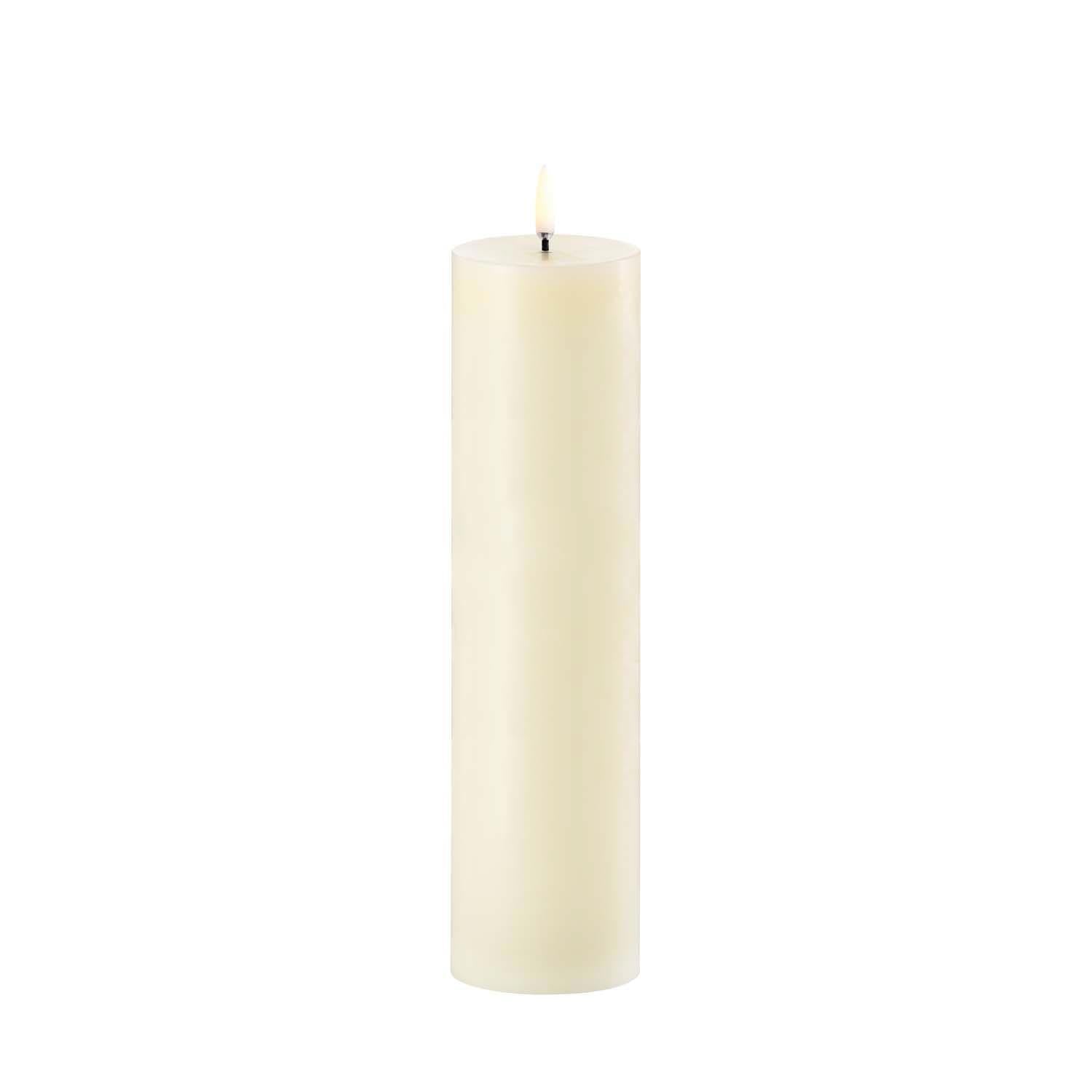LED Pillar Candle, Ivory, Smooth, 2,3 x 8,7"