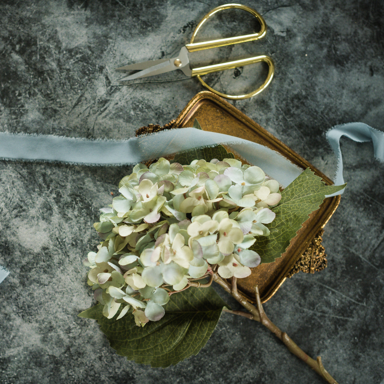 LIGHT BLUE HYDRANGEA STEM