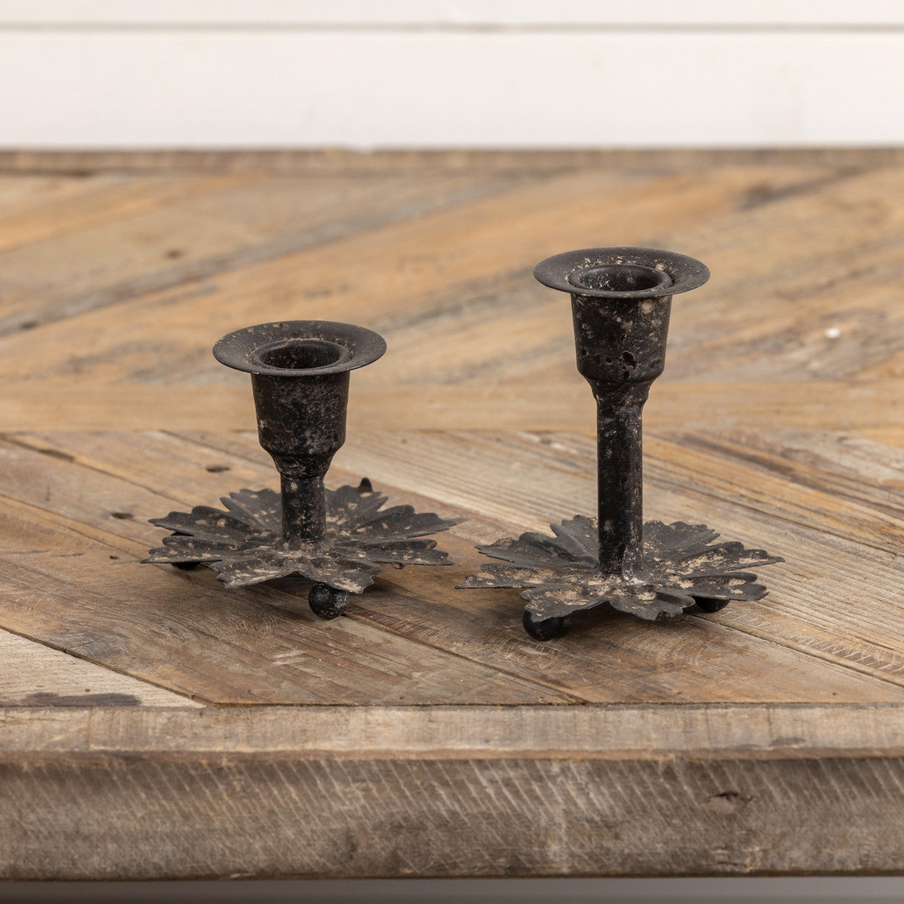 RUSTIC LEAF TAPER CANDLE HOLDER