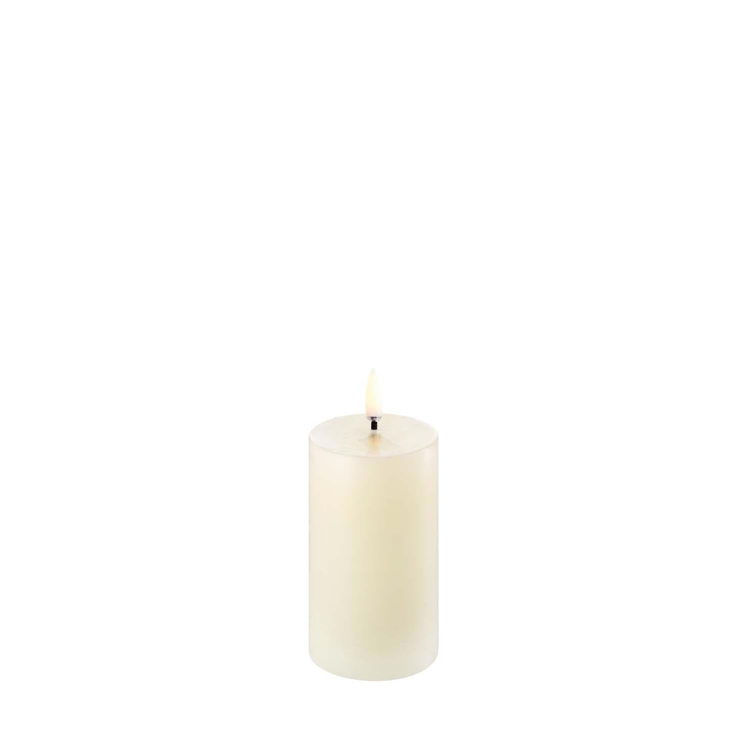 LED Pillar Candle, Ivory, Smooth, 2,3 x 4"